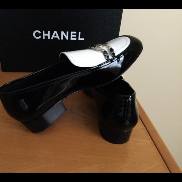 Chanel patent leather black & white oxfords - Picture 3 of 8
